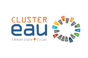 Logo Cluster Eau lémanique Evian Le Cluster Eau Lémanique est une initiative franco-suisse qui rassemble des acteurs publics et privés autour de la gestion durable de l’eau dans le bassin lémanique. Il vise à renforcer les coopérations transfrontalières et à favoriser l’innovation dans les domaines de l’eau potable, de l’assainissement, de la gestion des eaux pluviales et de la préservation des milieux aquatiques.