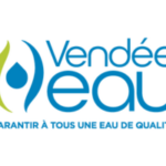 Vendée Eau, service public de l’eau, organise la production et la distribution de l'eau potable sur les 19 communautés de communes et d’agglomérations de Vendée et l'Ile d'Yeu. Vendée Eau gère également l'assainissement sur une partie de la Vendée.